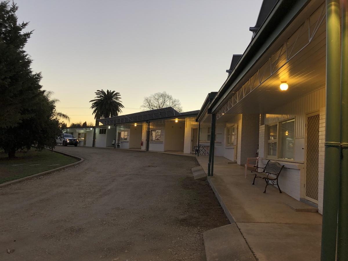 Green Door Motel Lavington Exterior foto
